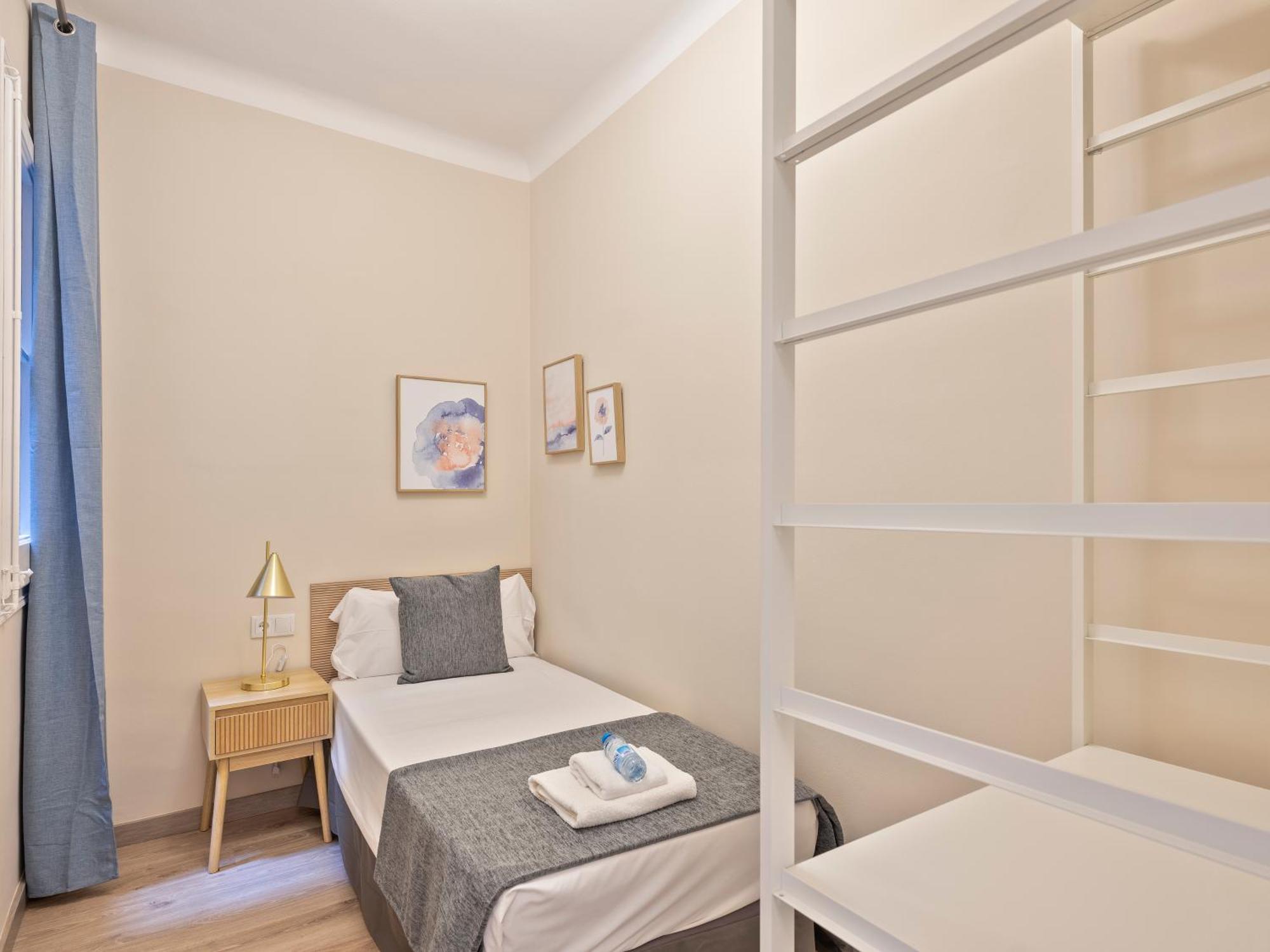 Alcam Entenza Apartament